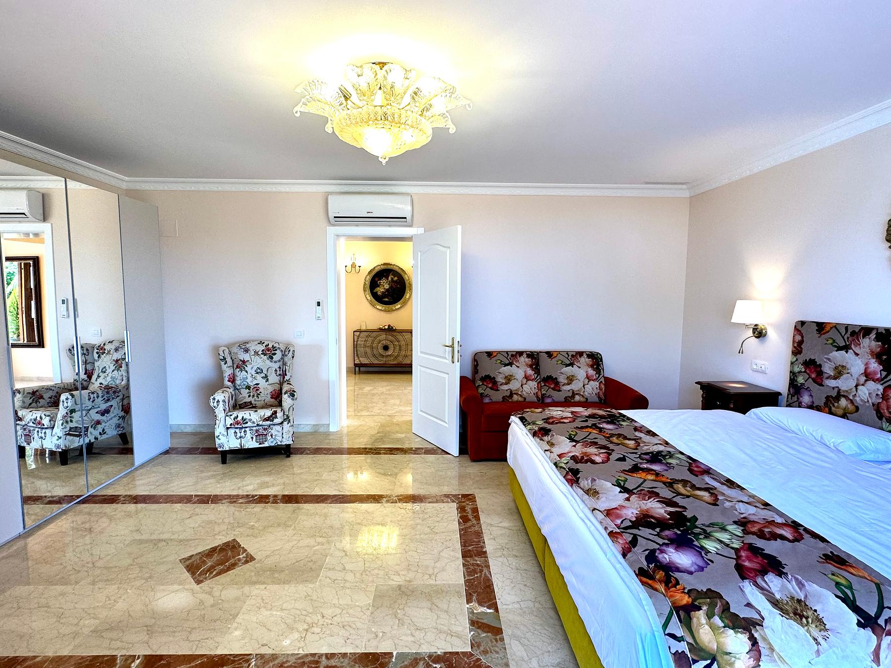 The Main Villa 11